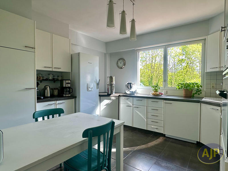 Maison - 180 m² - 8 pièces