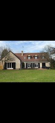 Propriété - 260 m² - 8 pièces