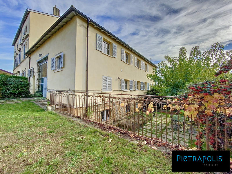 Maison - 236 m² - 7 pièces