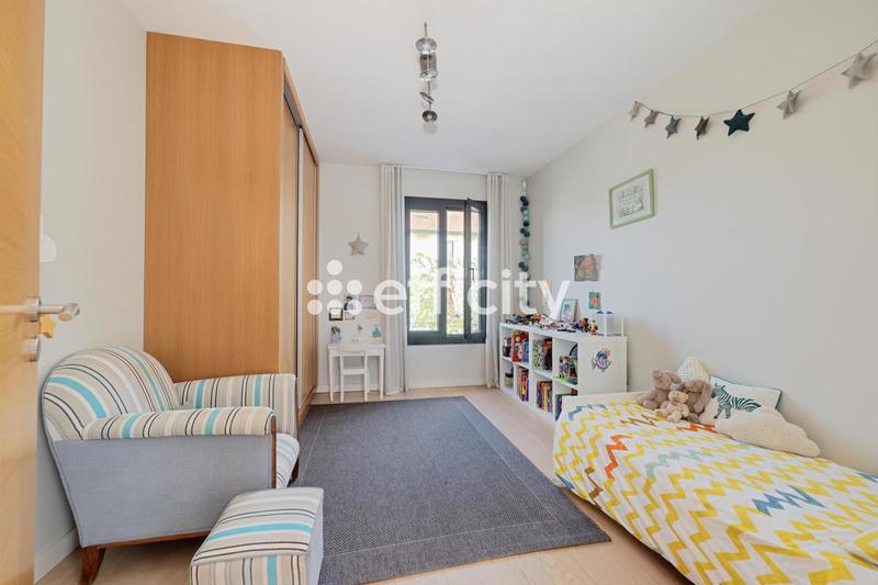 Maison - 230 m² - 7 pièces