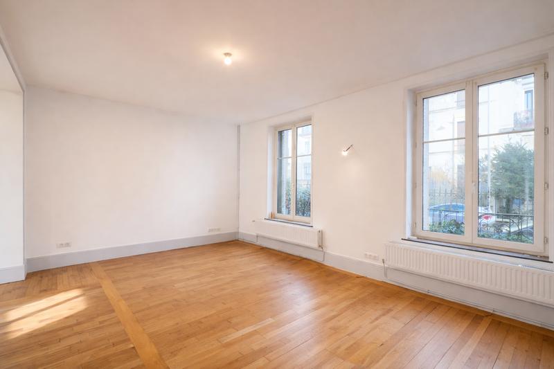 Maison - 240 m² - 10 pièces