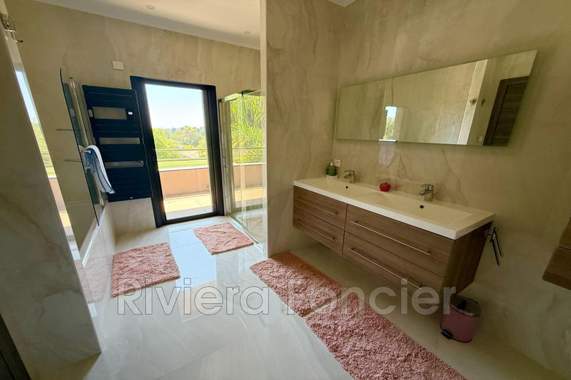 Maison - 240 m² - 5 pièces
