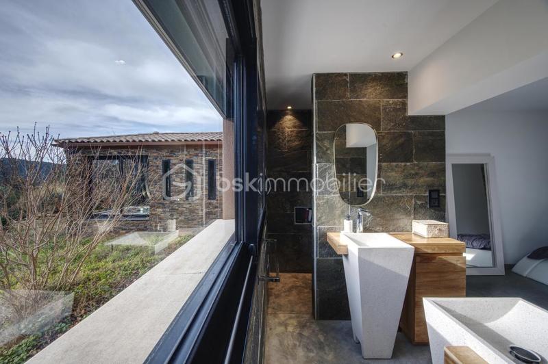 Propriété - 237 m² - 8 pièces