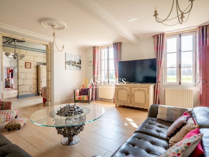 Maison - 310 m² - 8 pièces