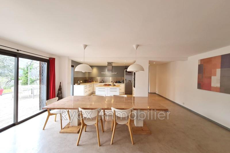 Maison - 180 m² - 6 pièces