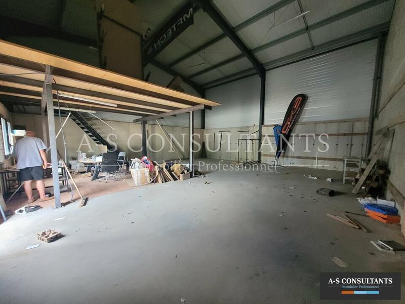 Local d'activité / Entrepôt - 150 m²