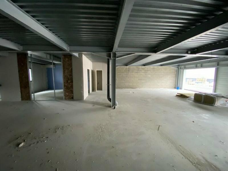 Local d'activité / Entrepôt - 185 m²