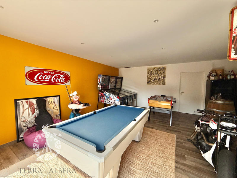 Villa - 237 m² - 5 pièces