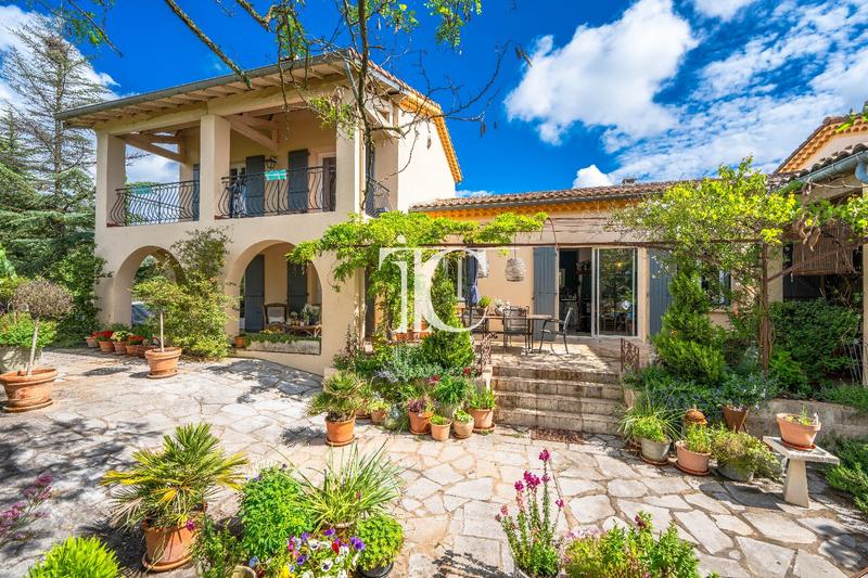 Maison - 159 m² - 6 pièces