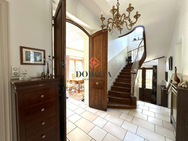 Villa - 252 m² - 11 pièces