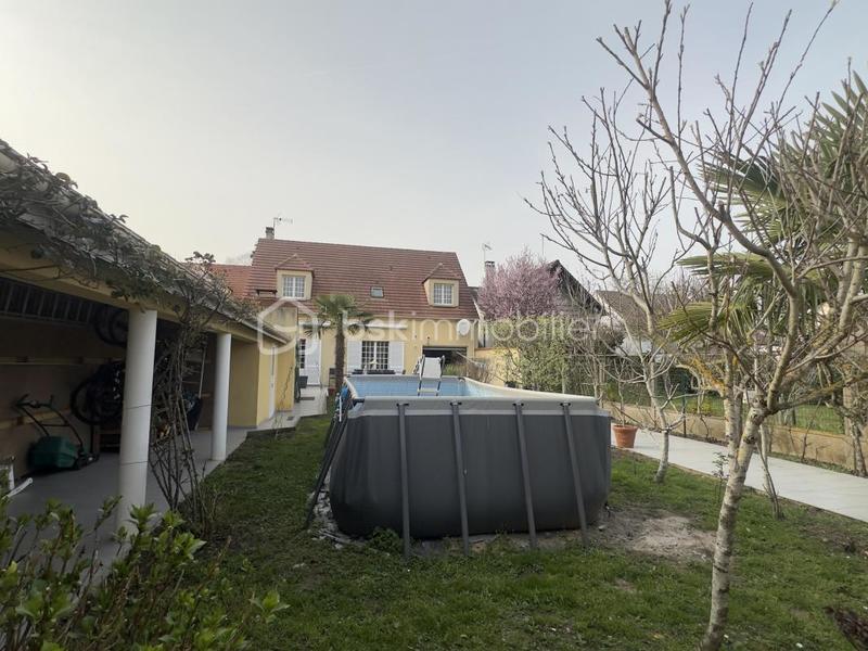 Maison traditionnelle - 165 m² - 8 pièces