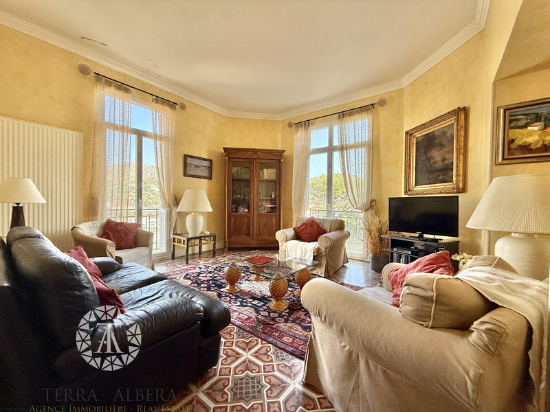 Villa - 219 m² - 10 pièces