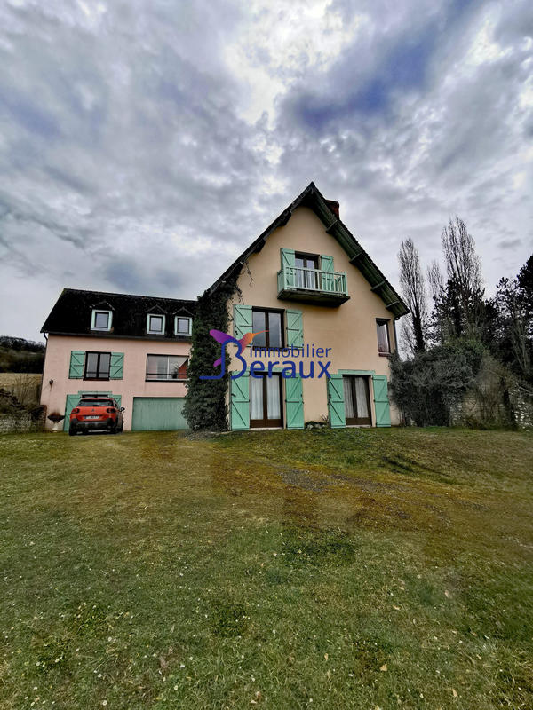 Maison - 302 m² - 10 pièces