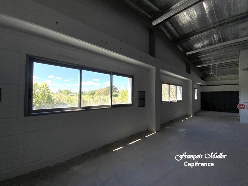 Local d'activité / Entrepôt - 360 m² - 6 pièces