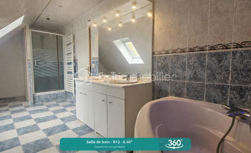 Maison traditionnelle - 170 m² - 8 pièces