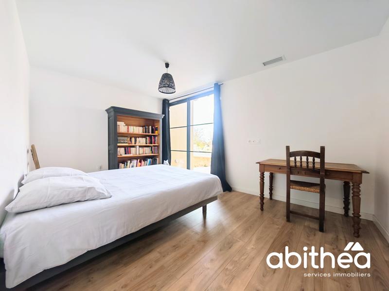 Maison - 250 m² - 6 pièces