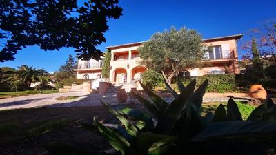 Villa - 775 m² - 12 pièces