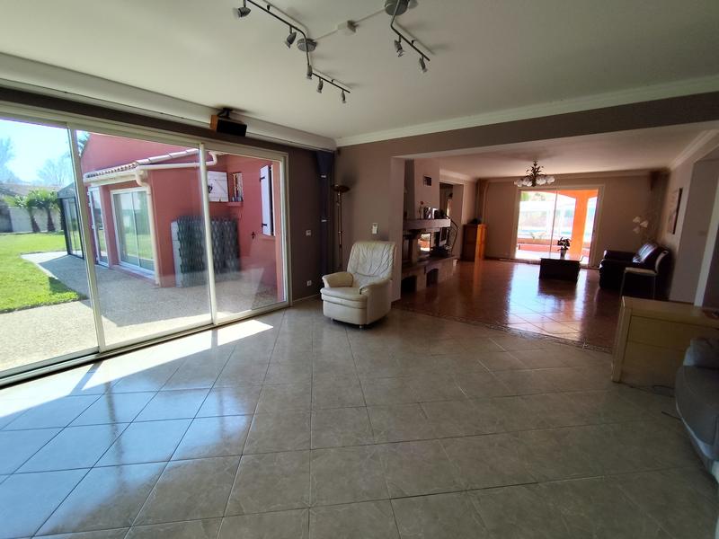 Maison - 270 m² - 10 pièces