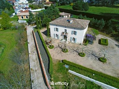 Propriété - 986 m² - 15 pièces