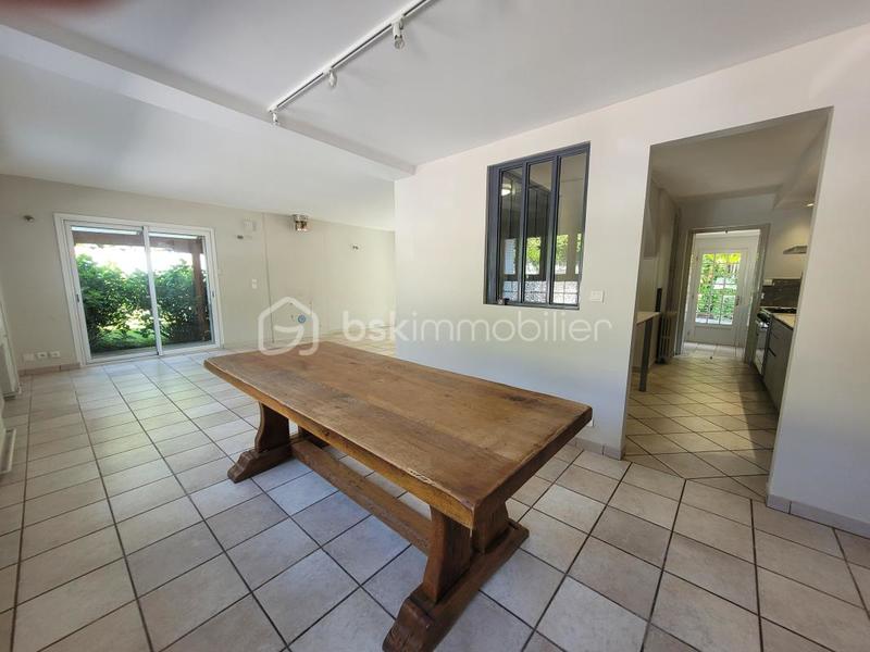 Propriété - 202 m² - 8 pièces