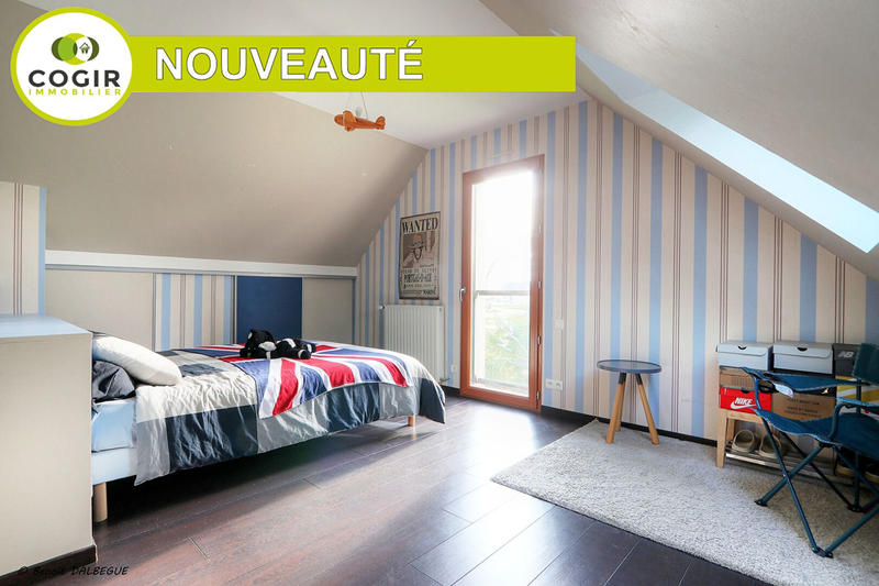 Maison - 250 m² - 8 pièces