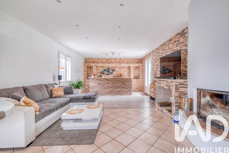 Maison - 218 m² - 8 pièces