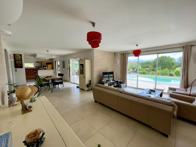 Maison - 182 m² - 7 pièces