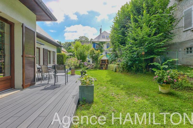 Maison - 220 m² - 8 pièces