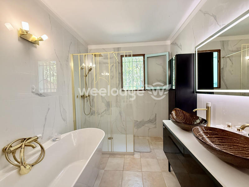 Maison - 187 m² - 6 pièces