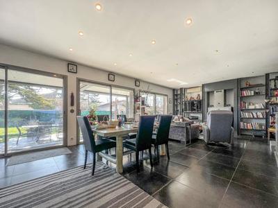 Villa - 180 m² - 6 pièces