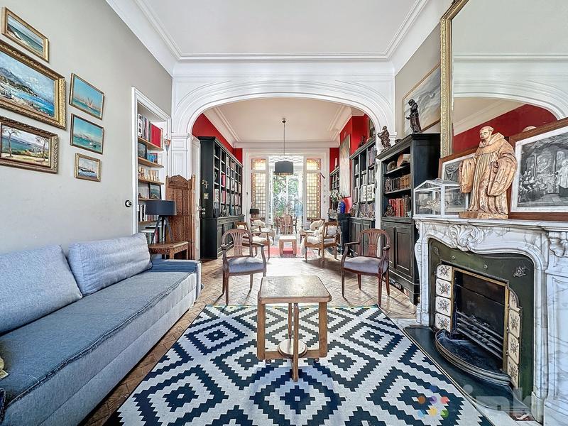 Maison - 252 m² - 8 pièces