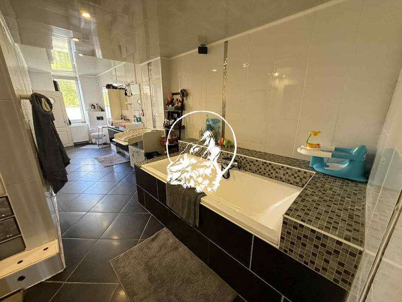 Maison - 297 m² - 9 pièces