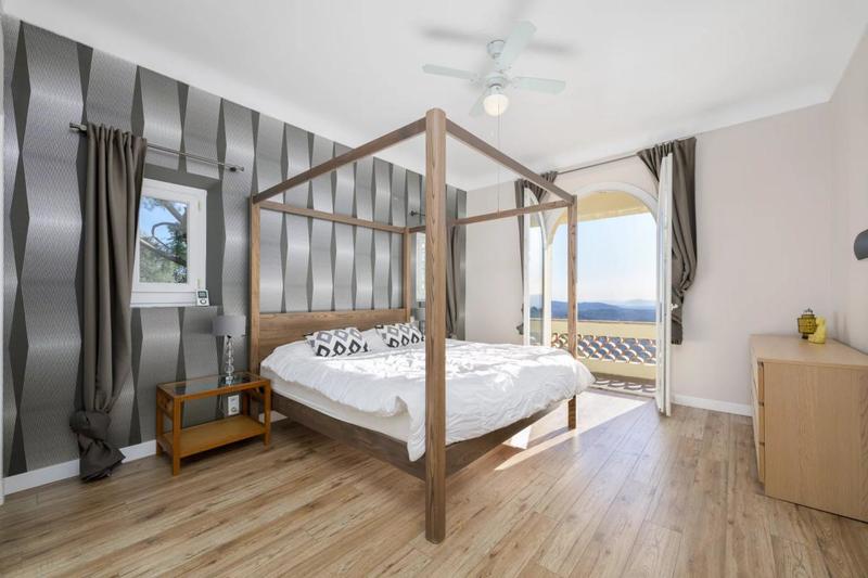 Maison - 205 m² - 6 pièces