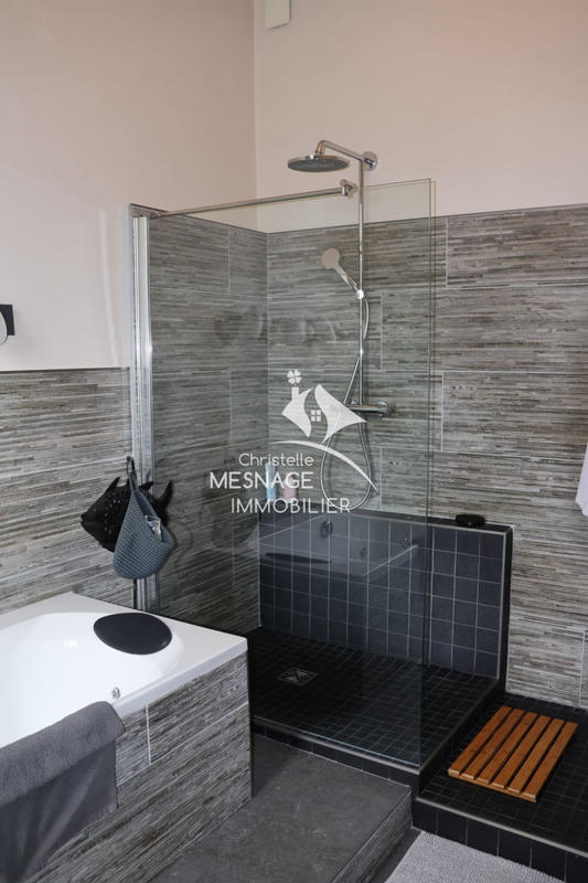 Maison - 236 m² - 8 pièces