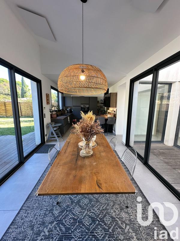 Maison - 236 m² - 8 pièces