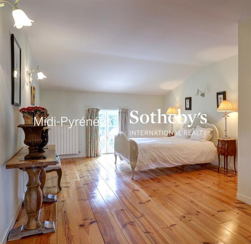 Maison de maîtres - 728 m² - 18 pièces