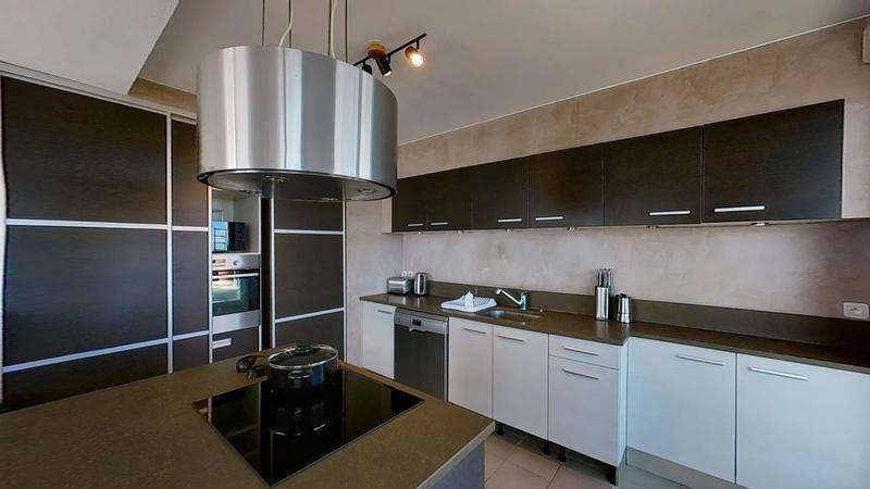 Appartement - 136 m² - 7 pièces