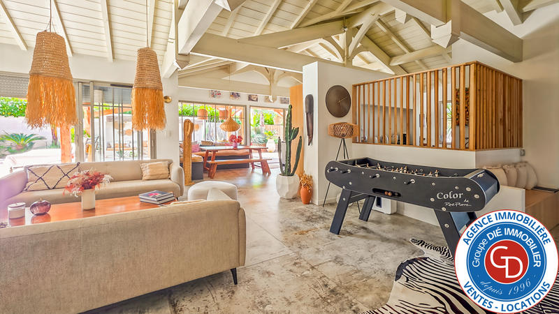 Maison - 250 m² - 6 pièces