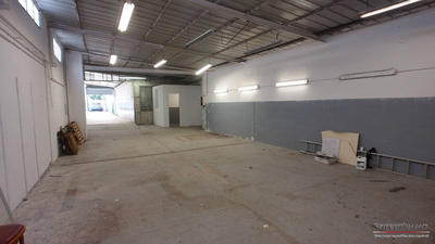 Entrepôt - 150 m²