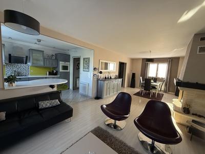 Maison - 94 m² - 5 pièces