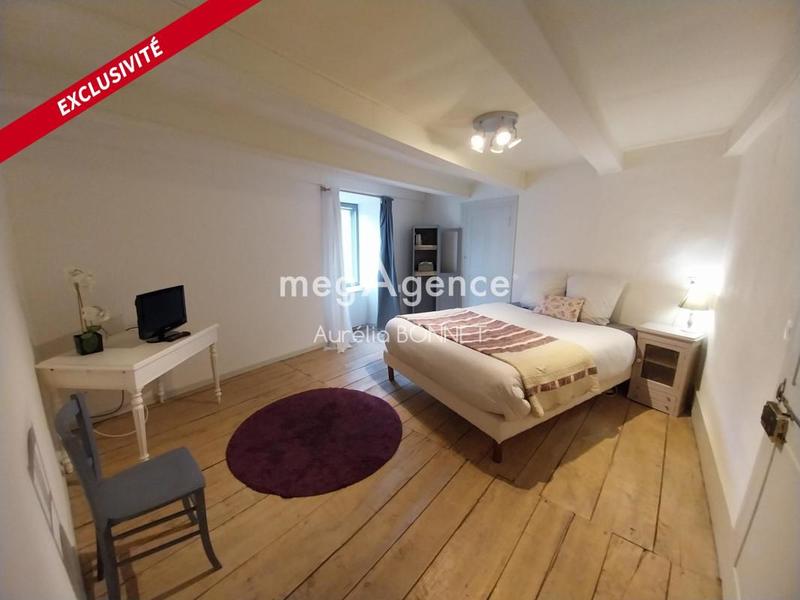 Maison - 246 m² - 9 pièces