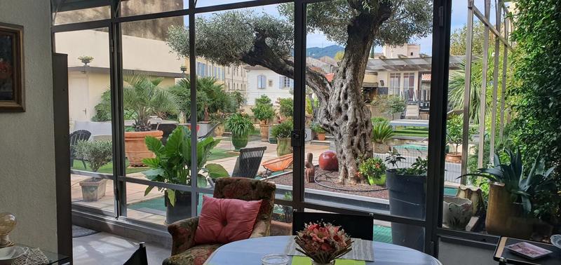 Appartement - 196 m² - 6 pièces