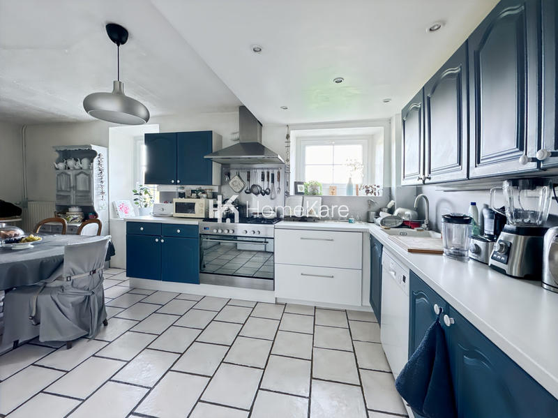 Maison - 300 m² - 9 pièces