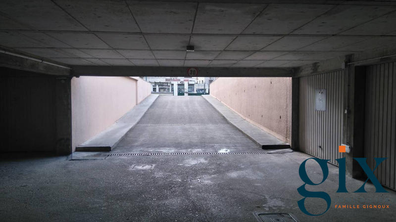 Parking / Garage - 14 m²