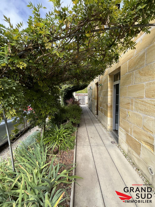 Maison - 237 m² - 8 pièces