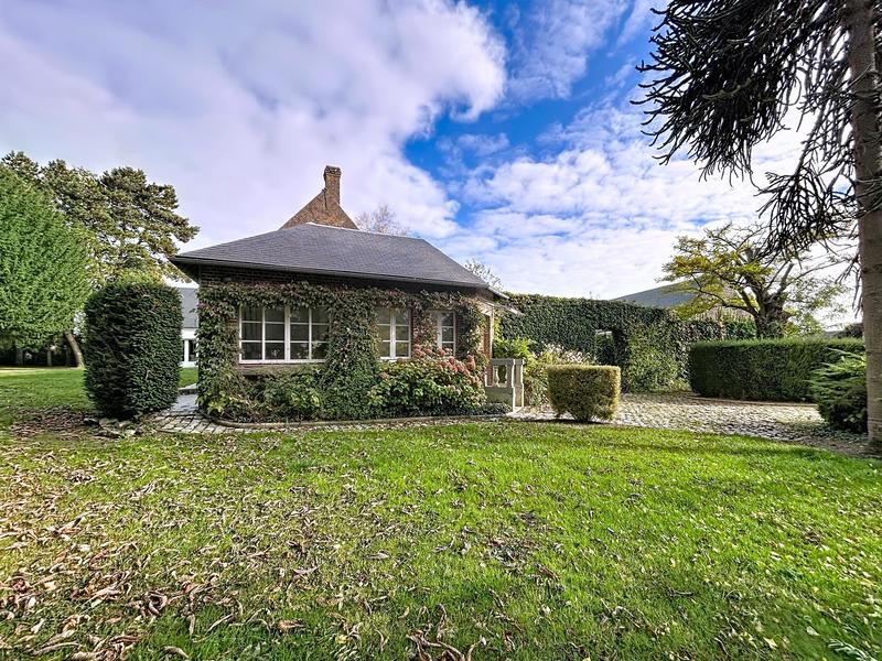 Maison - 340 m² - 10 pièces