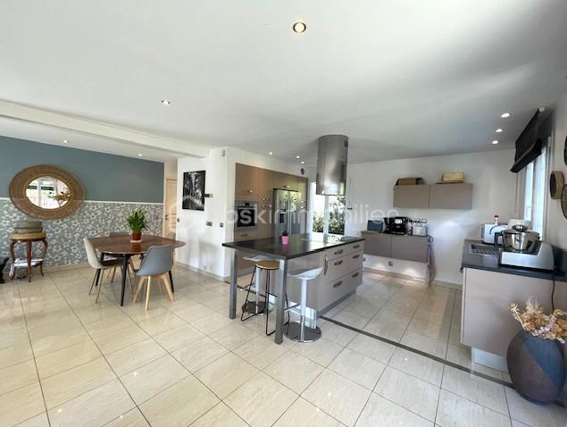 Maison - 140 m² - 5 pièces