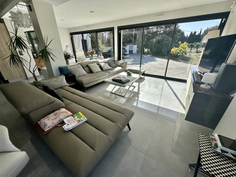 Propriété - 270 m² - 6 pièces