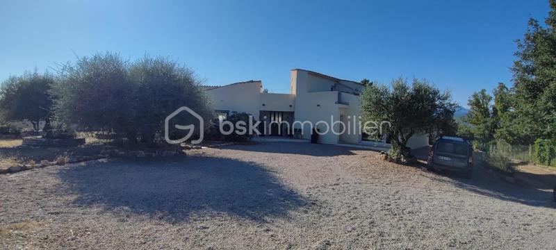 Demeure - 242 m² - 8 pièces