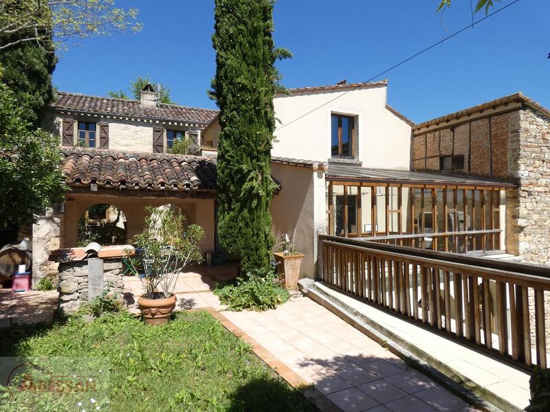 Maison - 355 m² - 10 pièces